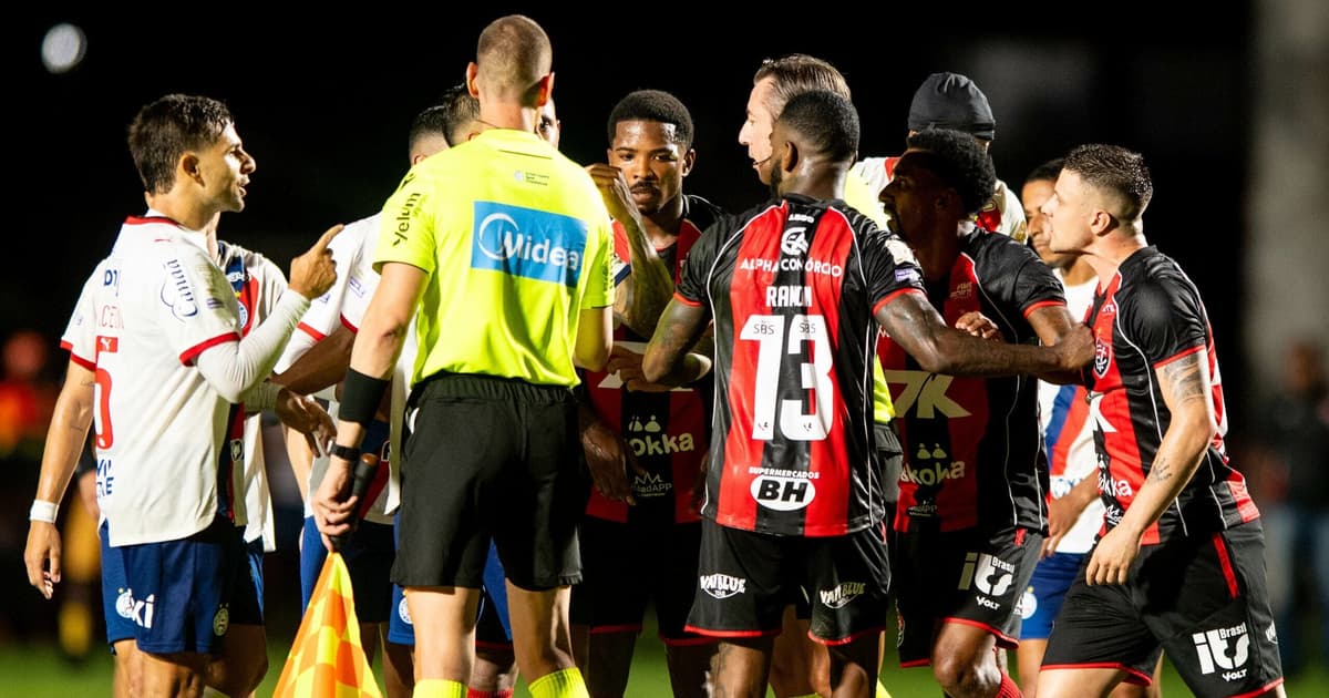 Vitória x Bahia termina em confusão com roubo e rasgo de camisa; veja