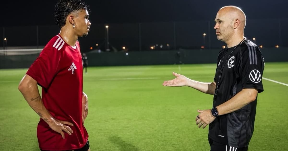 Brasileiro conta como Iniesta o convenceu a ficar em time nos Emirados