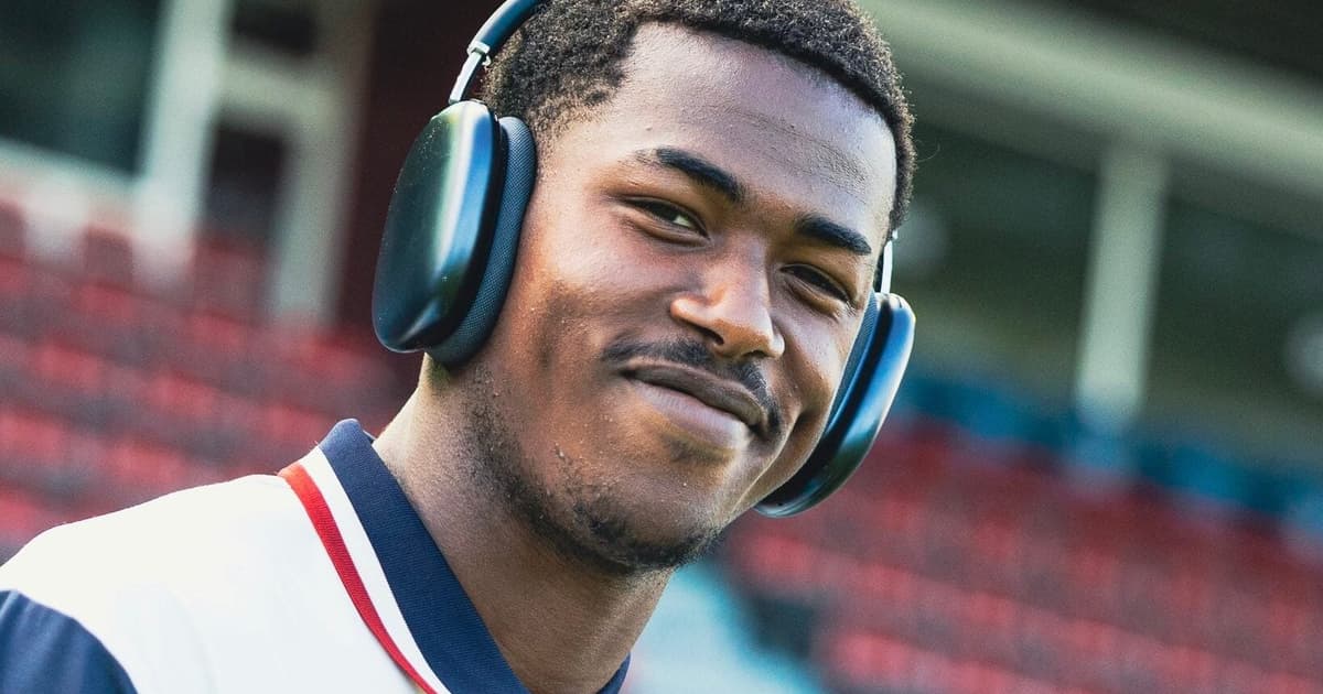 Joia do futebol italiano sofre acidente em piscina e é internado em coma