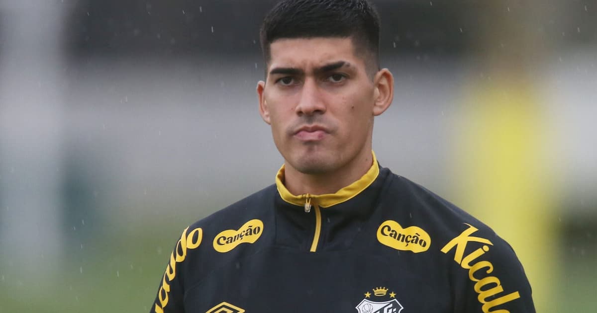 Santos acerta venda de Adonis Frías para clube do México; veja valor
