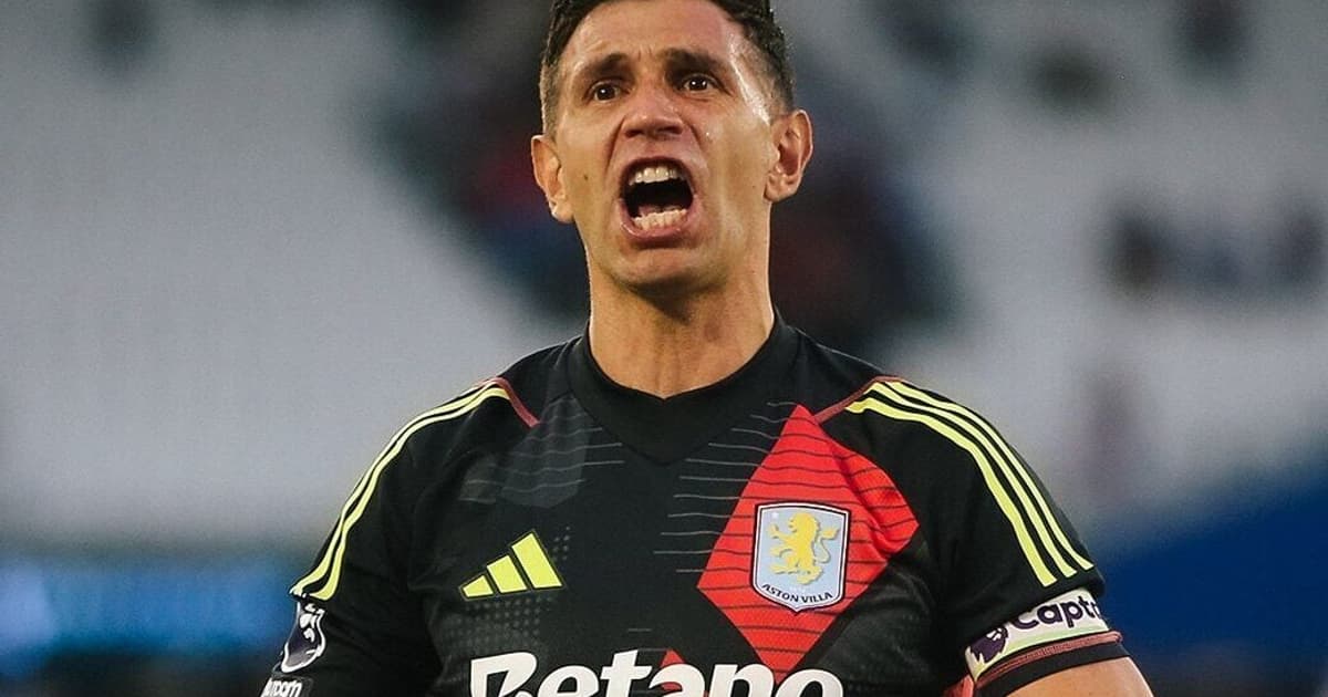 Chelsea avalia contratação de Dibu Martínez na reta final da janela