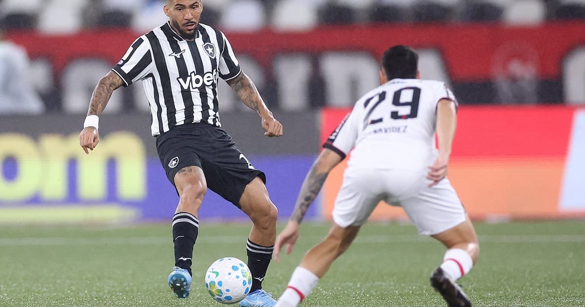 Botafogo reage no fim, mas perde em casa para o Athletico pelo Brasileirão