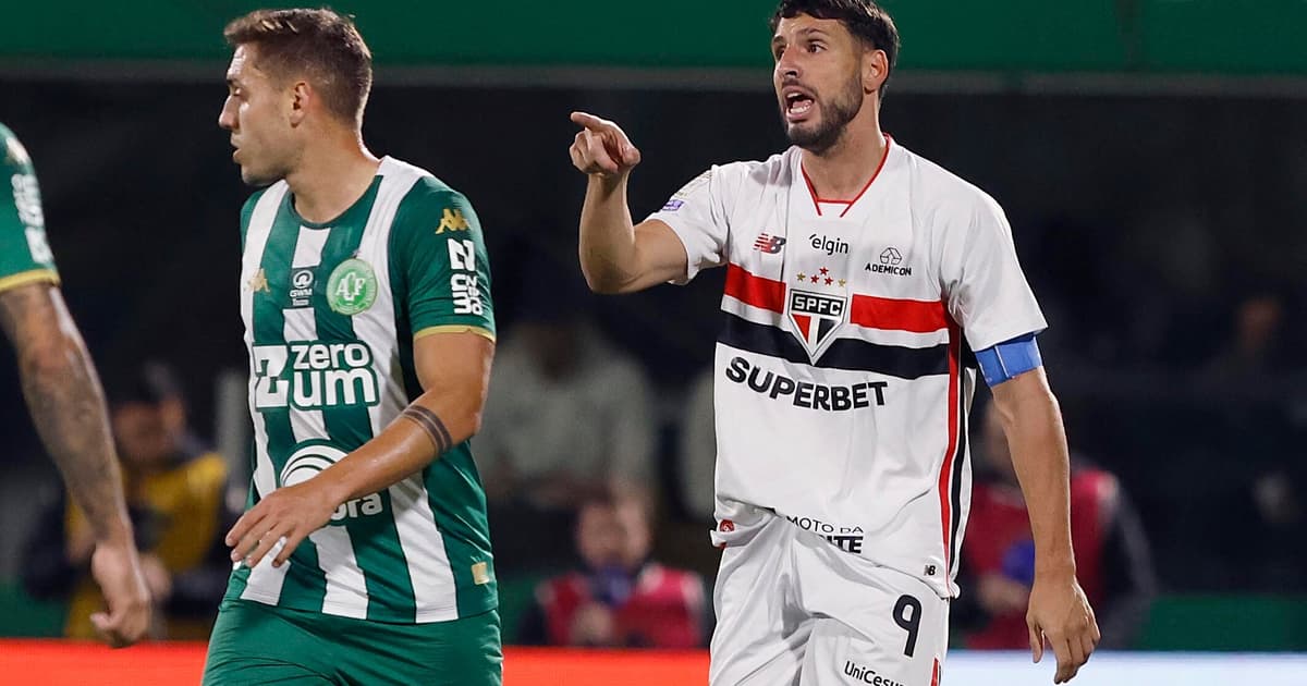 São Paulo: Calleri lesiona o tornozelo e será avaliado