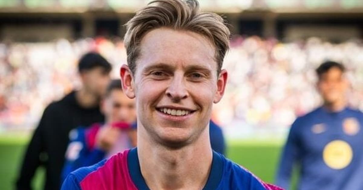 De Jong rebate 'fake news', nega atrito com Flick e esclarece lesão no Mundial