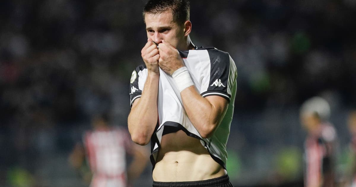 Após retorno do CRB, Estrella treina em separado e aguarda definição sobre futuro no Vasco