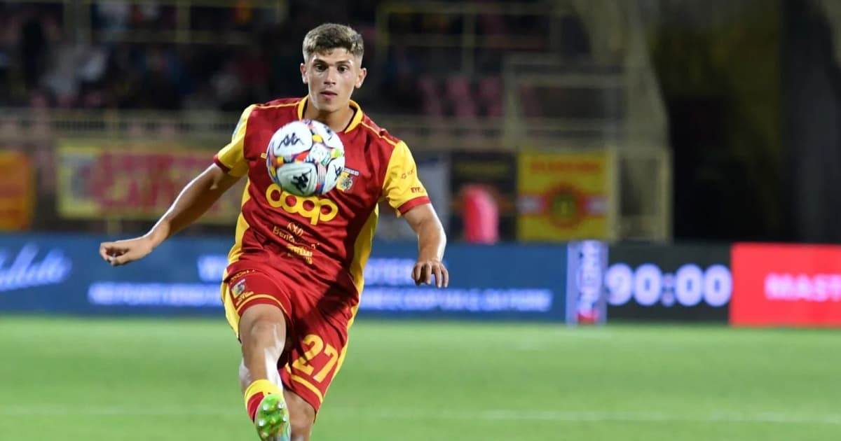 Napoli encaminha contratação de lateral após sondar Giay, do Palmeiras