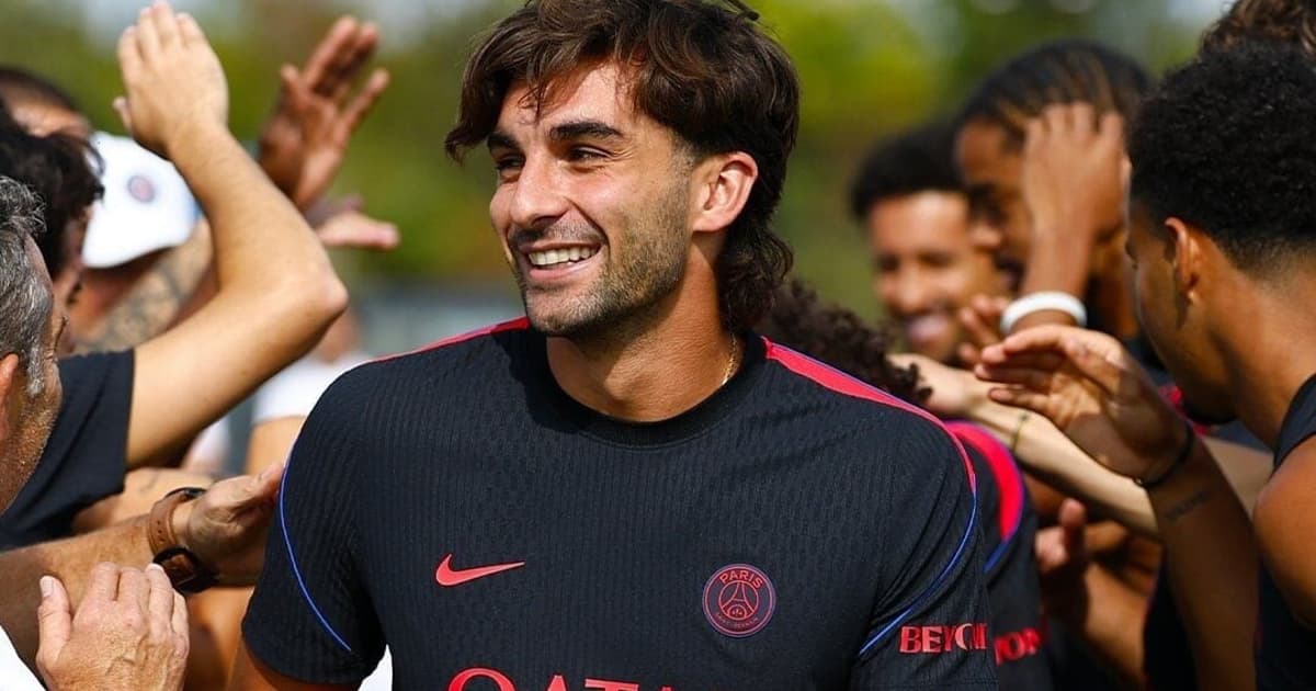 PSG contrata autor do gol que deu a Copa do Mundo à Espanha