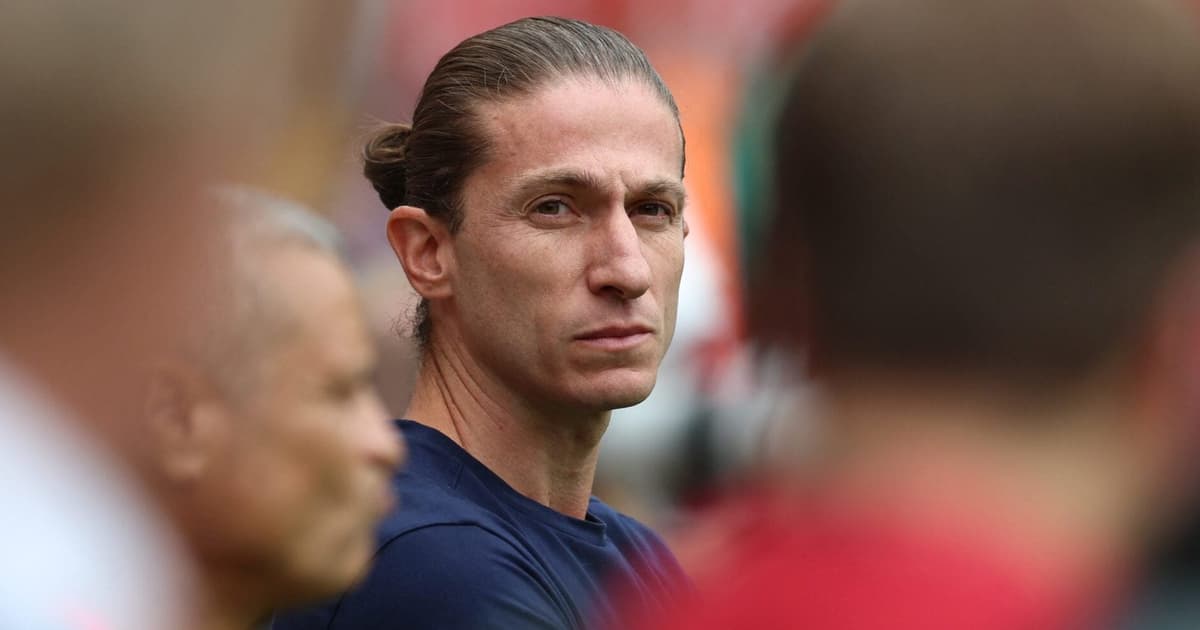 Torcida do Flamengo manda recado a Filipe Luís na estreia
