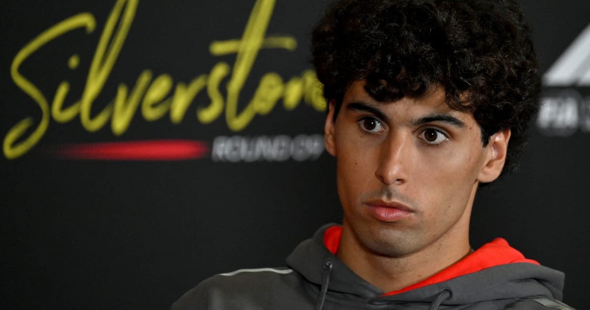 Bortoleto bate na trave em sprint e fica a uma posição de feito inédito na F1