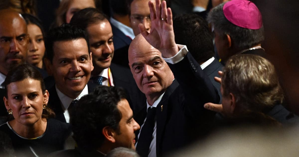 Sob pressão, Infantino recebe apoio de federações árabes