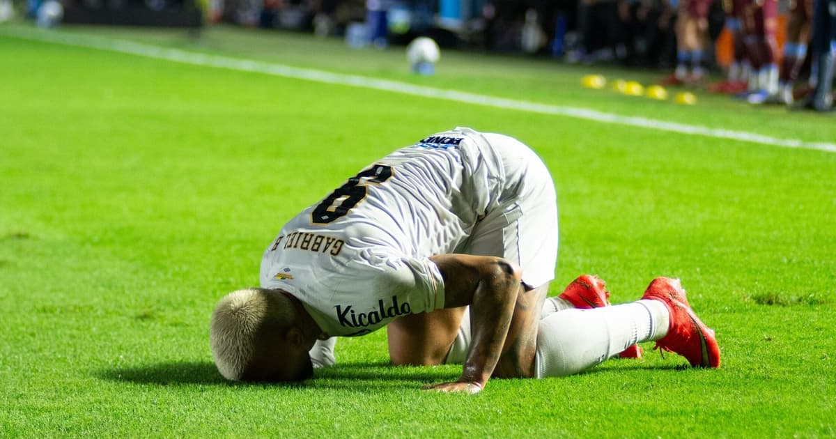 Gabigol atinge marca de 100 gols pelo Santos diante do Macará