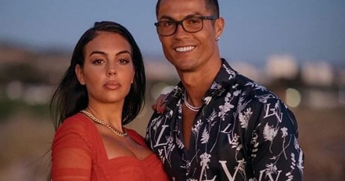 Cristiano Ronaldo se casa após 10 anos de relacionamento