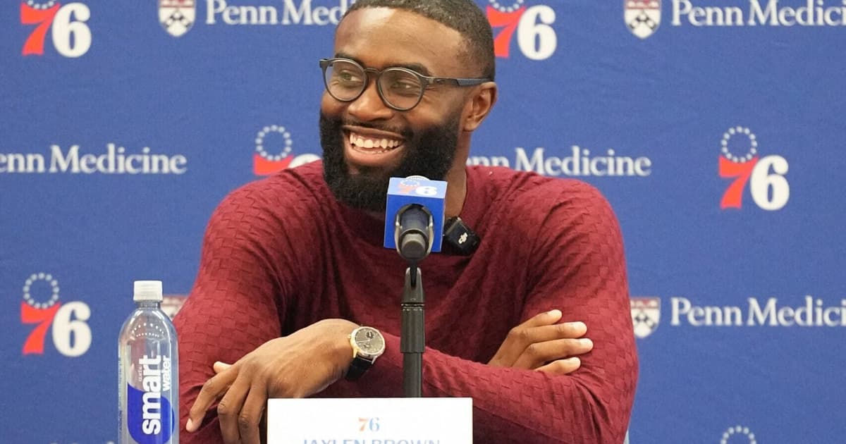 Jaylen Brown teve reação inusitada com ida para o 76ers: 'Joguei meu celular'