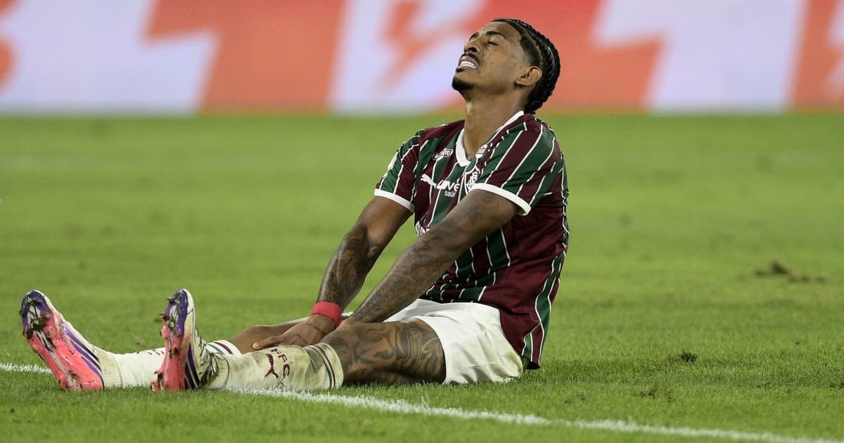 Substituído com dores, John Kennedy preocupa o Fluminense