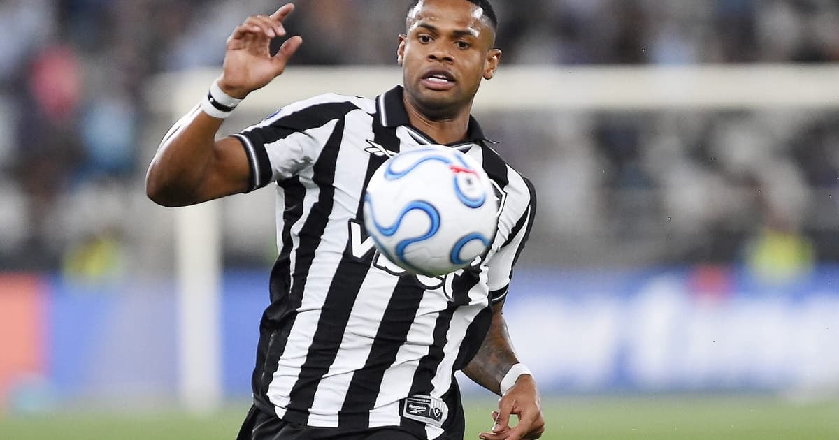 Júnior Santos critica arbitragem após derrota do Botafogo: 'Sempre contra a gente'