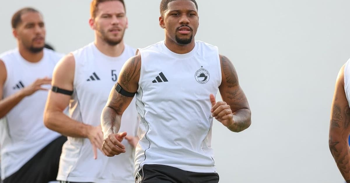 Ex-Vasco, Leandrinho mira títulos em 1ª temporada no exterior