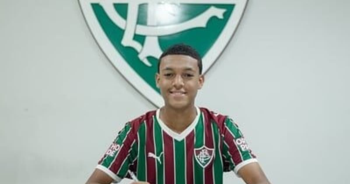 Fluminense assina contrato com joia da base