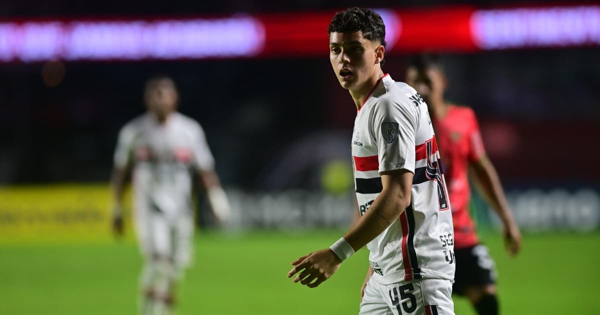 Lucca, do São Paulo, sofre acidente de carro após jogo-treino
