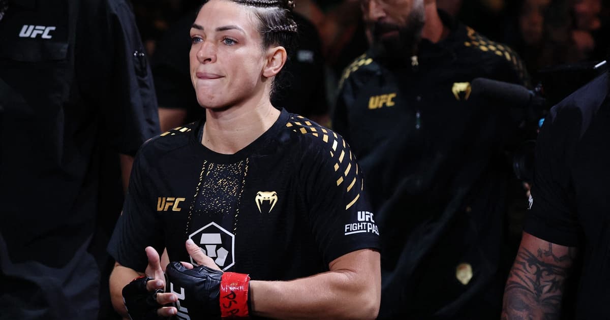 Mackenzie Dern esperava 'outro resultado' em luta pelo cinturão no UFC 330