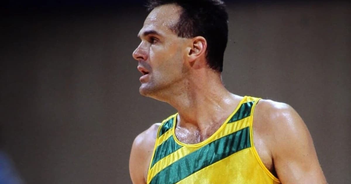 Seleção Brasileira de basquete homenageia Oscar Schmidt em camisa
