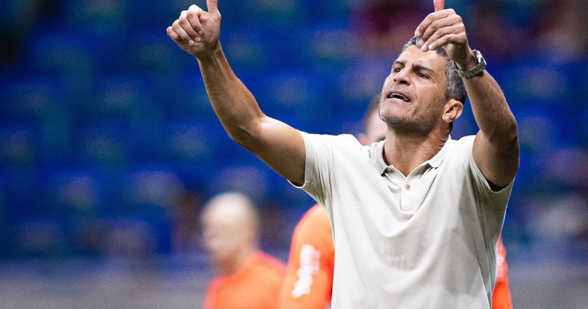 Pedro Emanuel encontra soluções para defesa, mas ainda busca resposta para ataque do Vasco