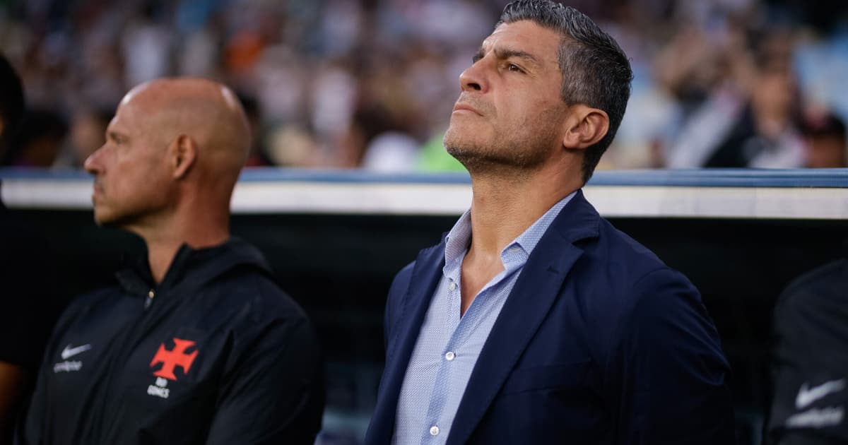 Pedro Emanuel valoriza atuação do Vasco contra Fluminense: 'Orgulho'
