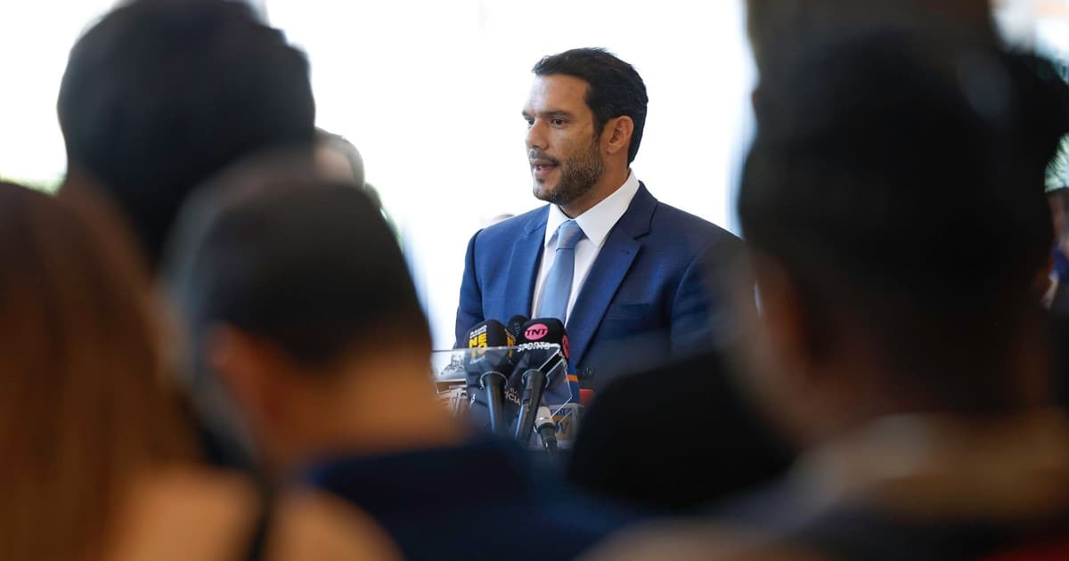 Presidente da CBF, sobre plano de Infantino para a Copa: 'Um pouco contra'
