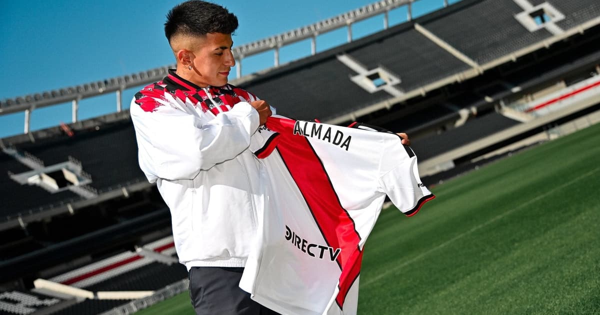 Torcedores do Flamengo reagem à fala de Almada no River Plate