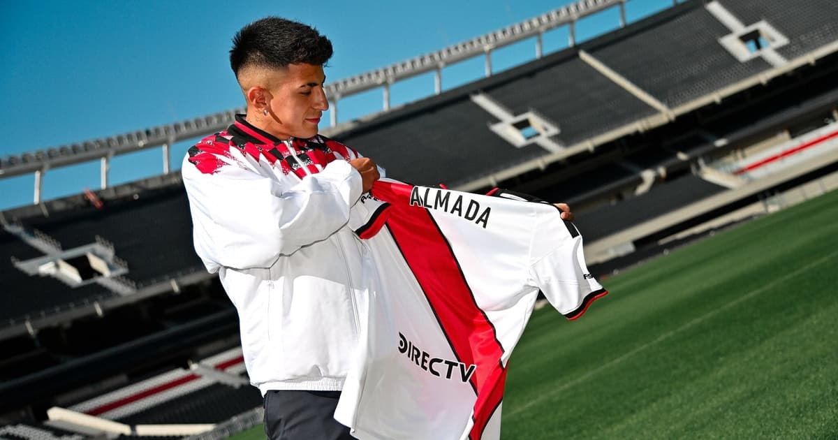 Thiago Almada explica opção pelo River Plate em vez do Flamengo: 'Sentia falta da pressão'