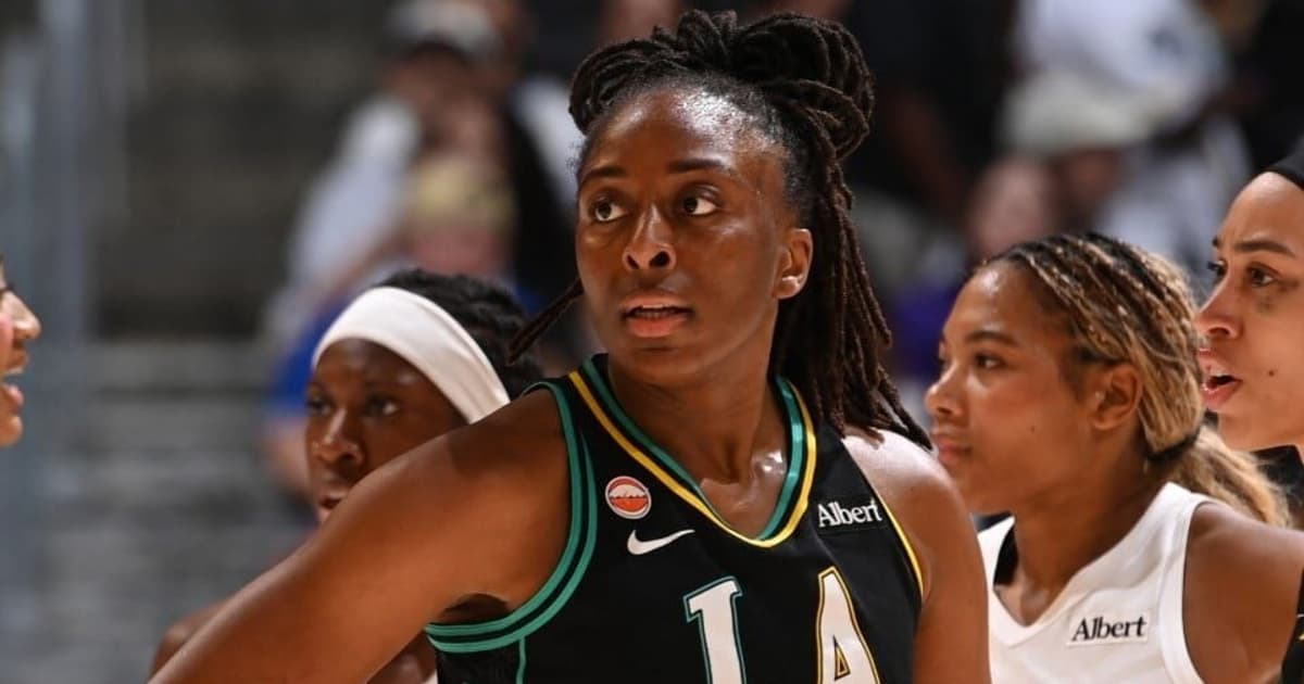 Arremesso de brinquedo sexual interrompe jogo da WNBA