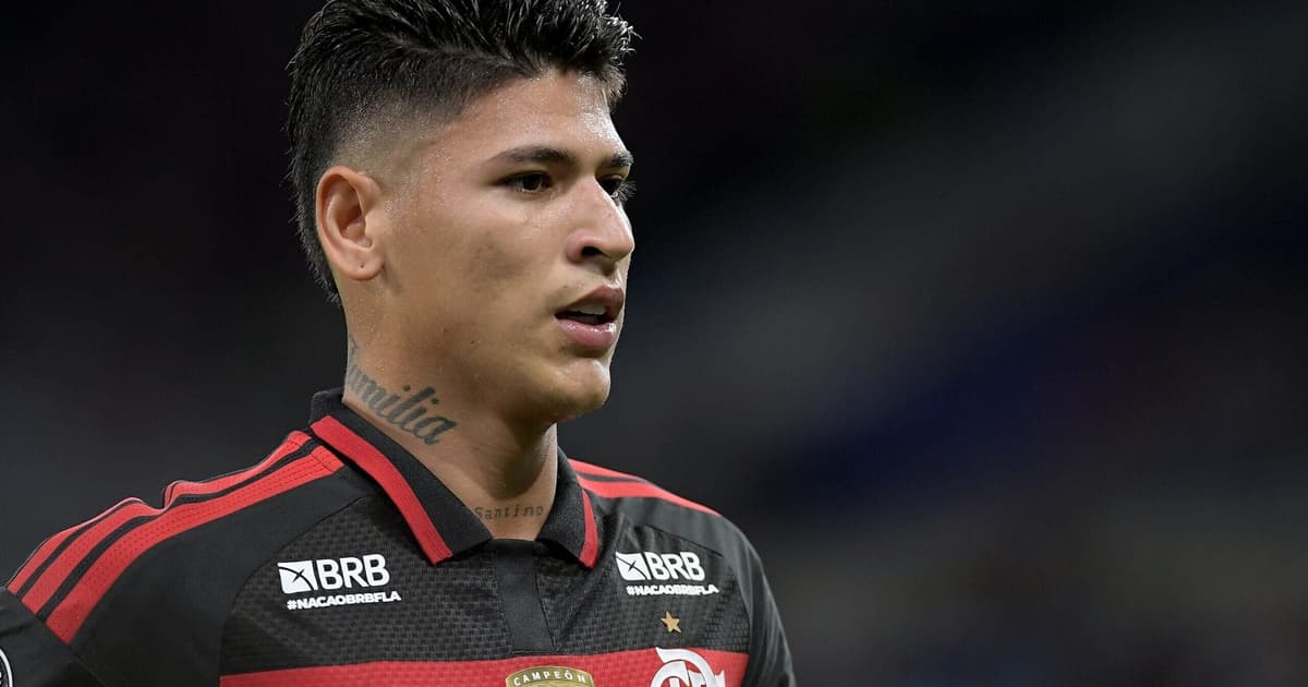 Jorge Carrascal, do Flamengo, confirma namoro com influenciadora