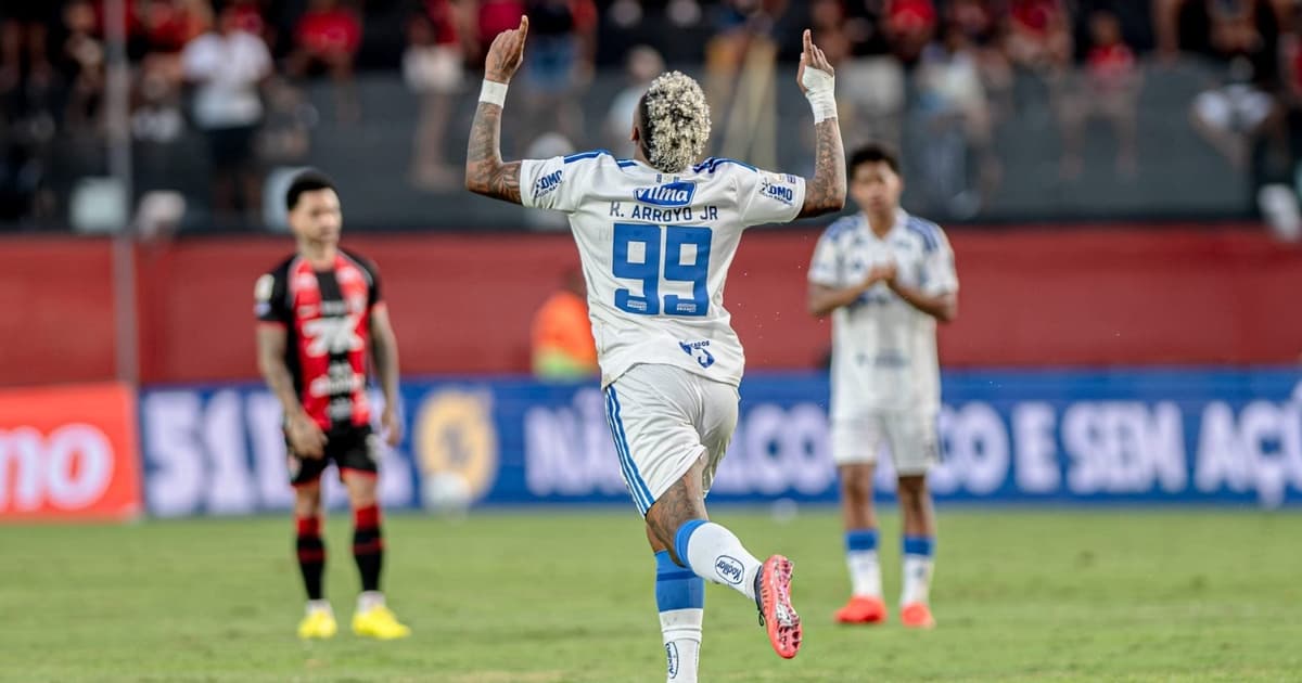 Arroyo brilha, Cruzeiro vira sobre o Vitória e cola no G-4