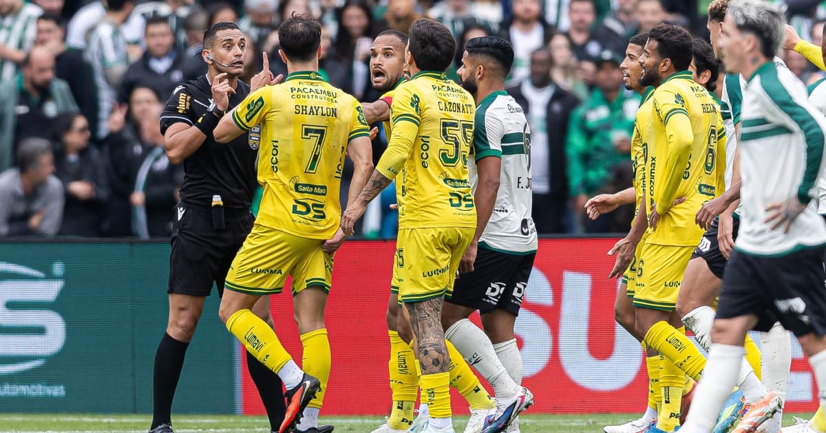 Reinaldo critica arbitragem: "Falta critério e respeito"