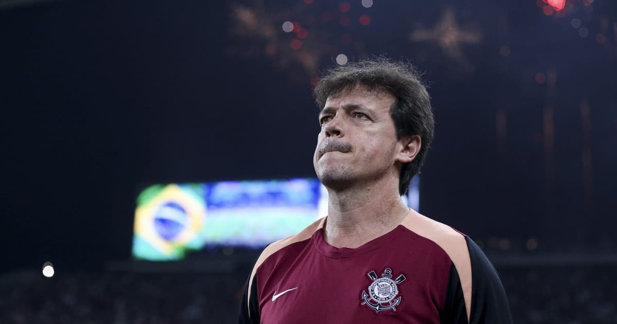 Diniz minimiza impacto dos atrasos salariais no desempenho do Corinthians