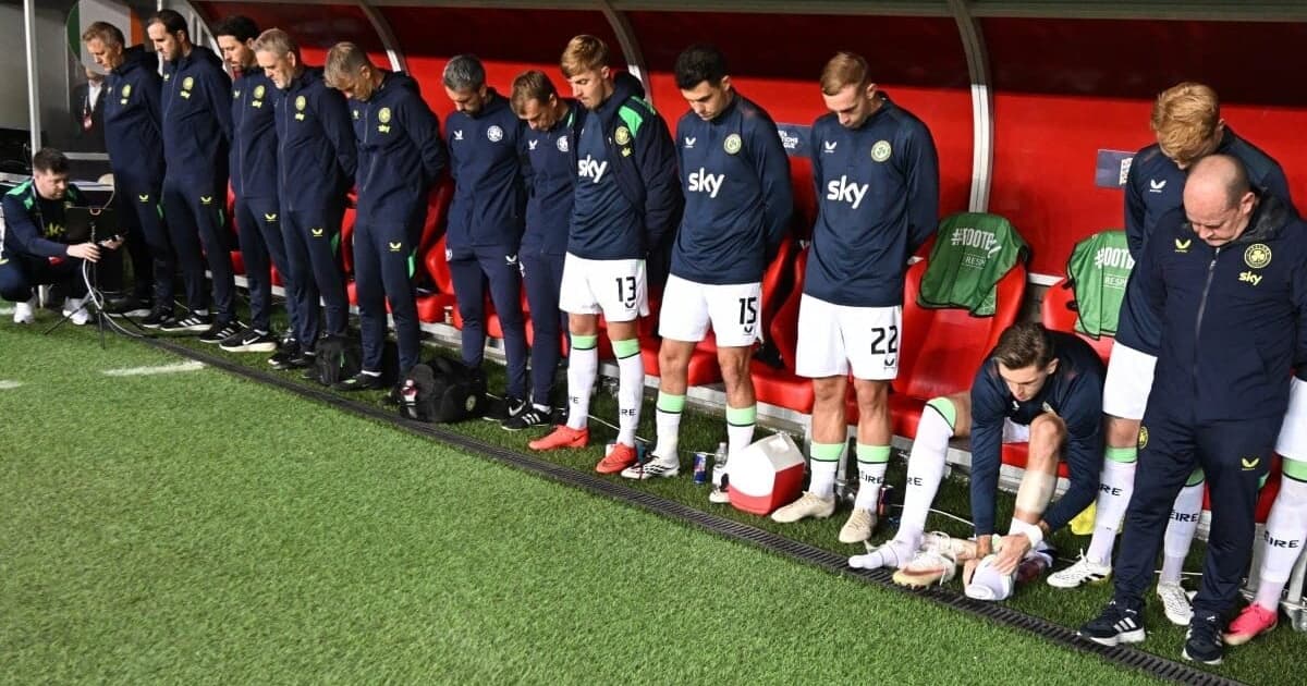 Jogadores da Irlanda ficaram de cabeça baixa durante o hino de Israel em jogo da Liga das Nações