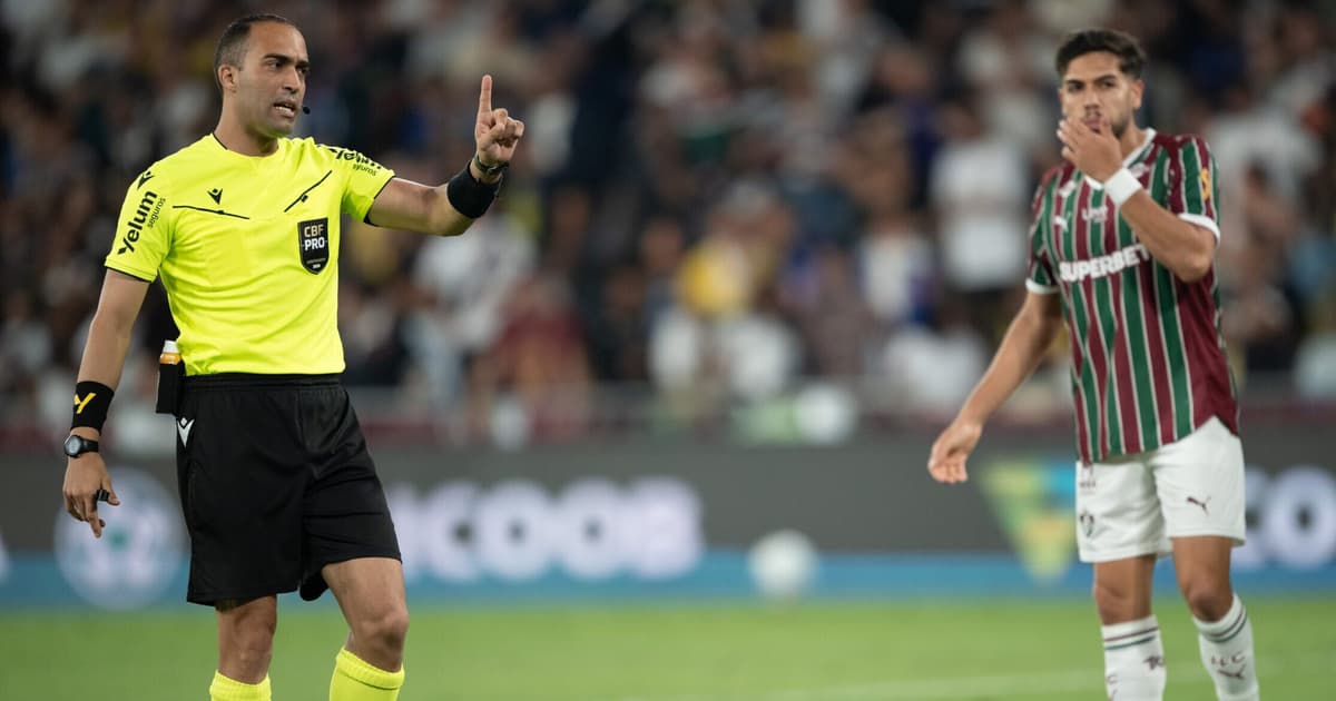 Fluminense protesta contra arbitragem em jogo contra o Vasco