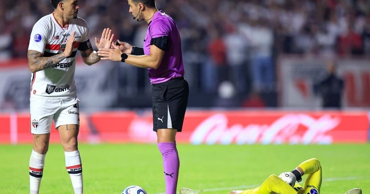 Photo: lance.com.br Gol do São Paulo foi marcado impedimento