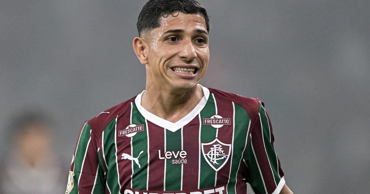 Por que Savarino segue no banco? Marcão explica ausência