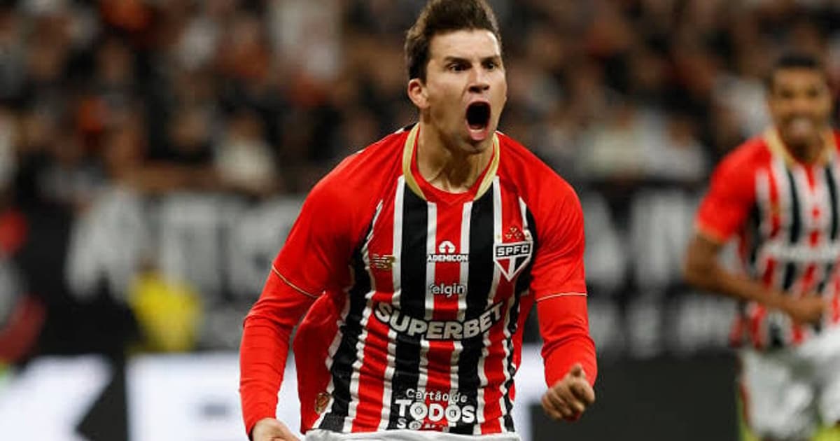 Ex-São Paulo Tapia estreia com golaço de trivela na MLS