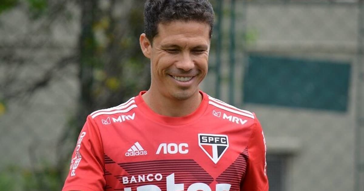 Profeta de volta? Hernanes retorna ao CT do São Paulo