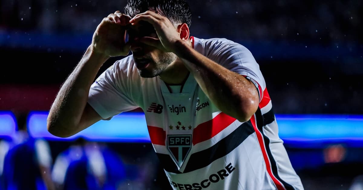Calleri marca duas vezes, e São Paulo bate o Vitória no Morumbis pelo Brasileirão