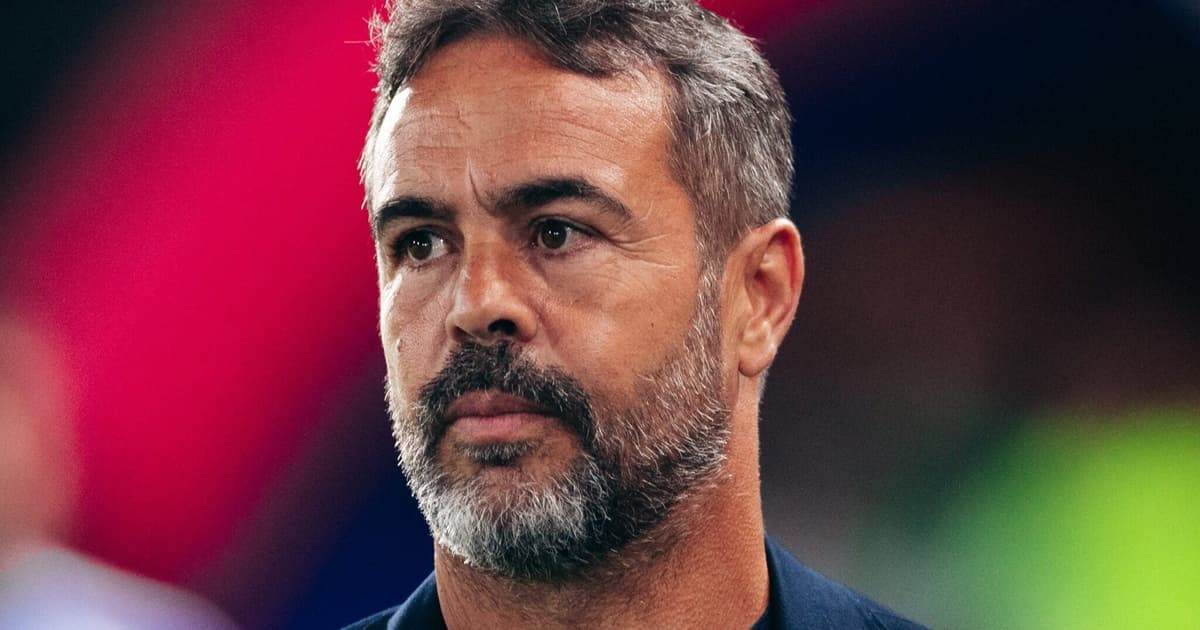 Artur Jorge analisa gols 'iguais' sofridos pelo Cruzeiro