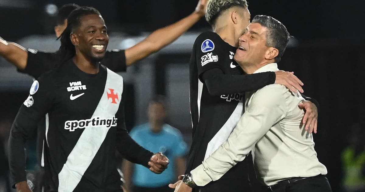 Ainda sem repetir time titular, Pedro Emanuel colhe frutos de ‘rodízio’ no Vasco