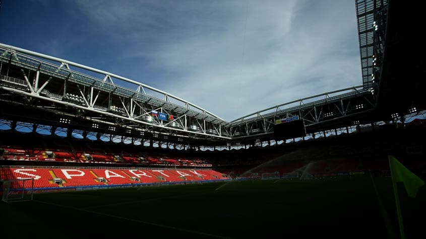 Único fora da Rússia, estádio erguido no pântano é inaugurado para a Copa