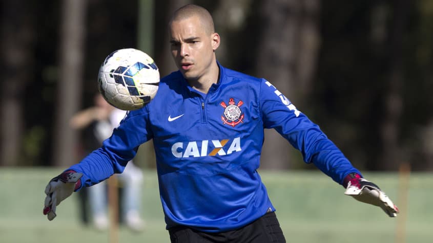 Elenco de basquete do Corinthians homenageia Doutor Sócrates antes