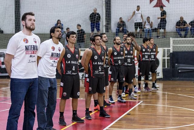 Niterói Basquete e a missão de fazer frente a gigantes do esporte nacional  - Lance!