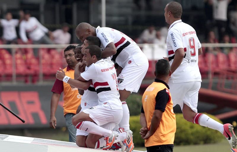 Meia do Arsenal relembra passagem pelo São Paulo, que responde: 'Portas  abertas para você