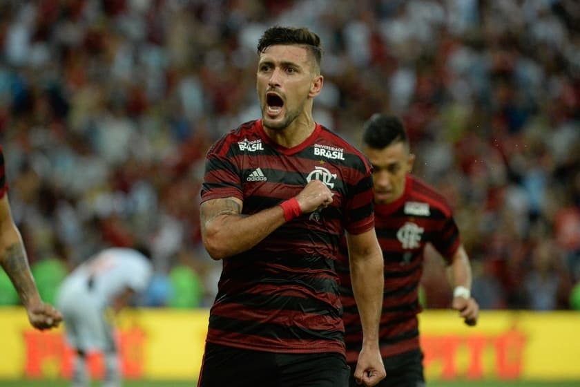 Flamengo e Vasco fazem clássico no Brasileirão sob gestões