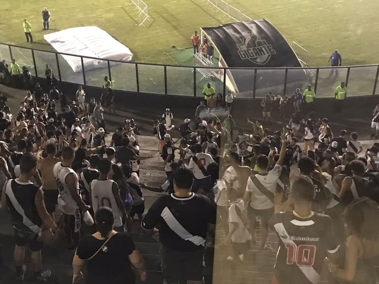 Resenha pura! Live no  do Lance com reações de torcedores no Vasco x  Botafogo