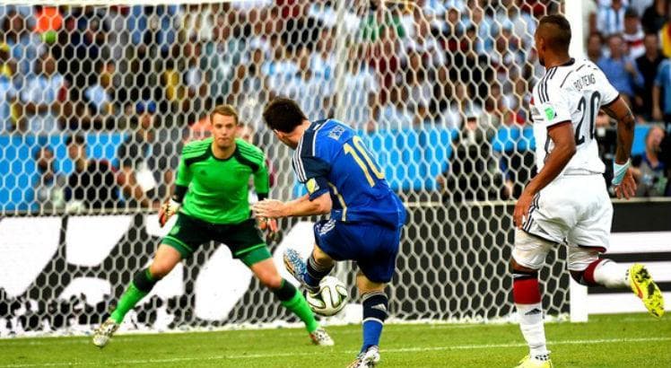 Argentina vence clássico tenso no Maracanã e amplia crise do